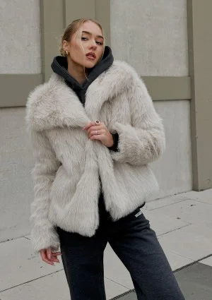 Busca - Ecru faux fur jacket