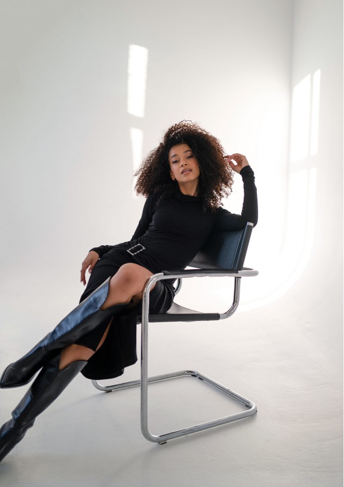 Miya - Sukienka midi Czarna