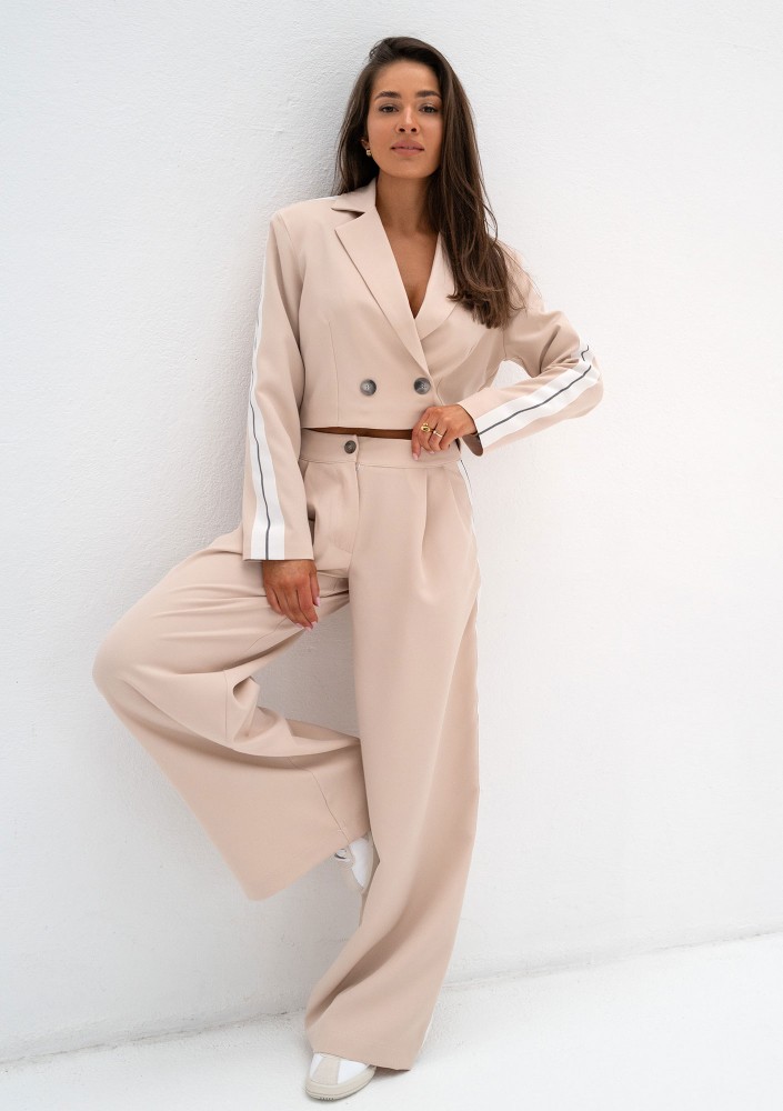 Cora - Beige short blazer with stripes