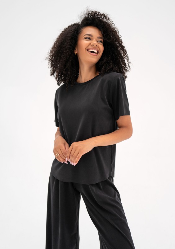 Rebel - Black T-shirt with shoulder pads