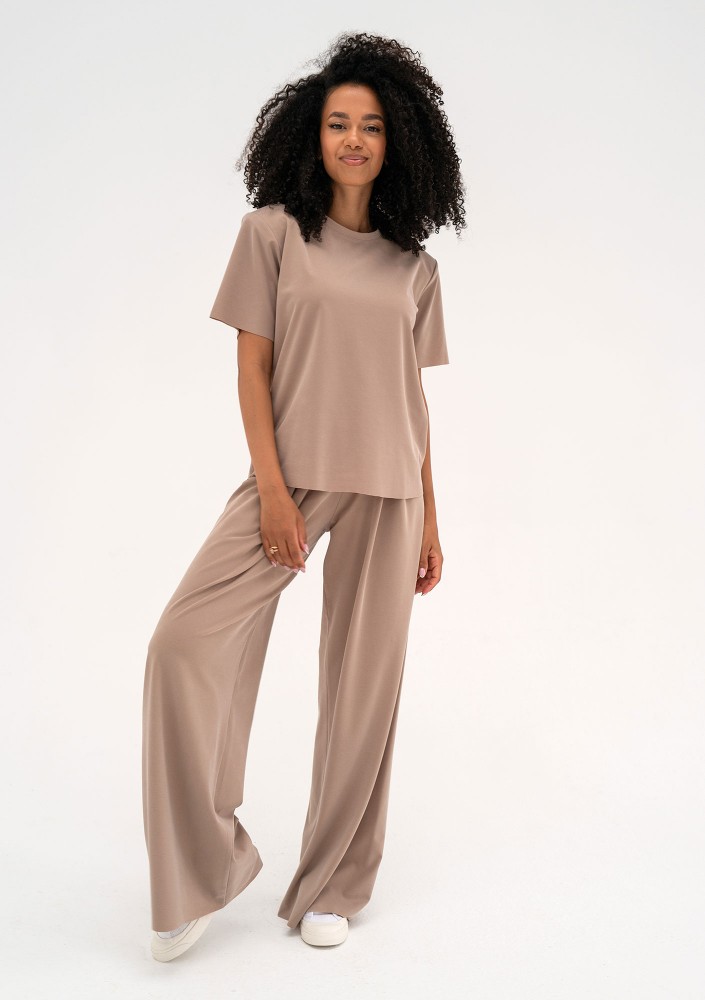 Rebel - Beige T-shirt with shoulder pads