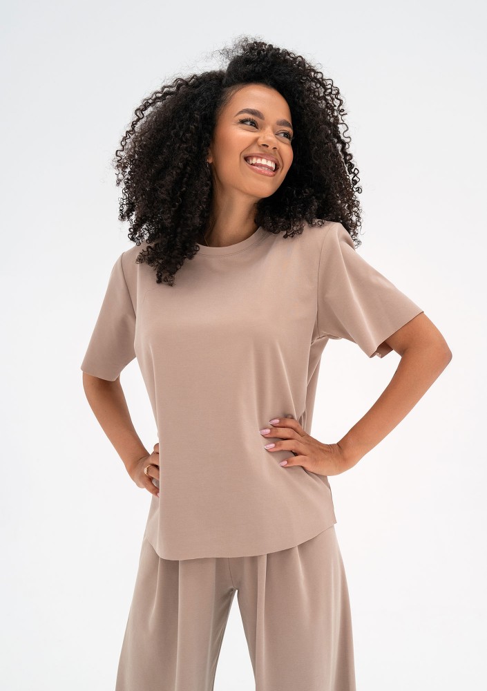 Rebel - Beige T-shirt with shoulder pads