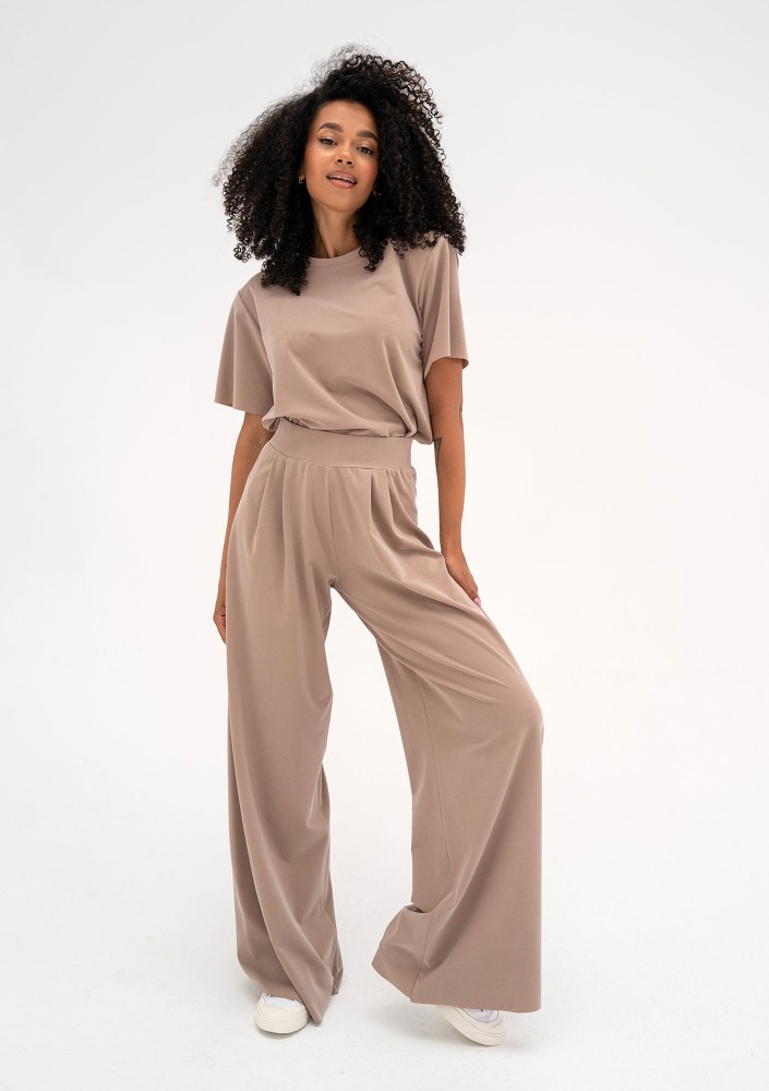 Rebel - Beige T-shirt with shoulder pads