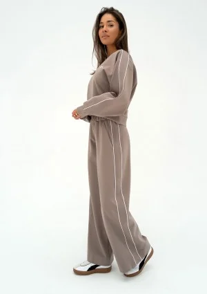 Cody - Latte beige sweatshirt with trims