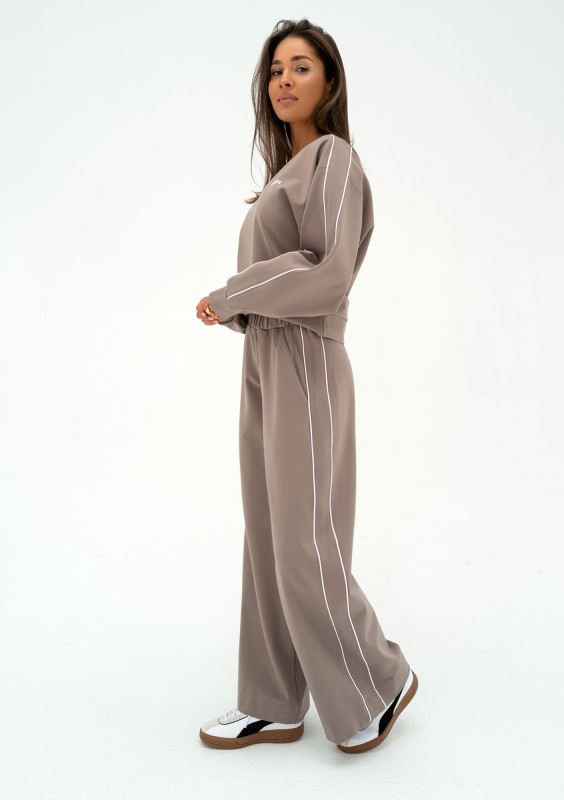 Cody - Latte beige sweatshirt with trims