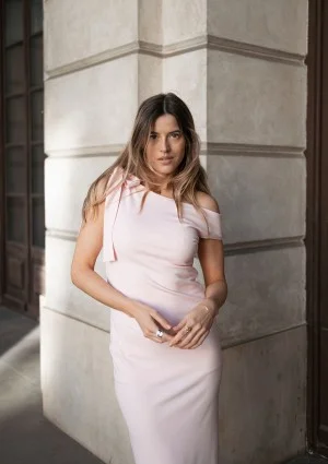 Chiara - Sukienka maxi z wiązaniem Pudrowa