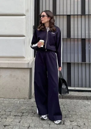 Dusty - Navy blue hoodie with stripes