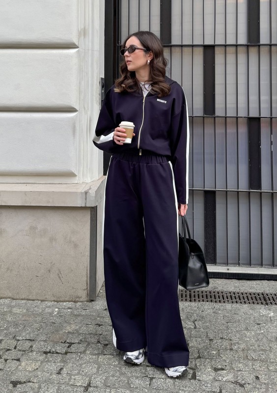 Dusty - Navy blue hoodie with stripes