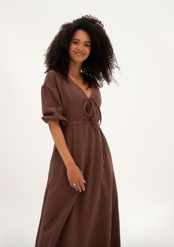 Liliane - Muślinowa sukienka midi z wiązaniem Brązowa