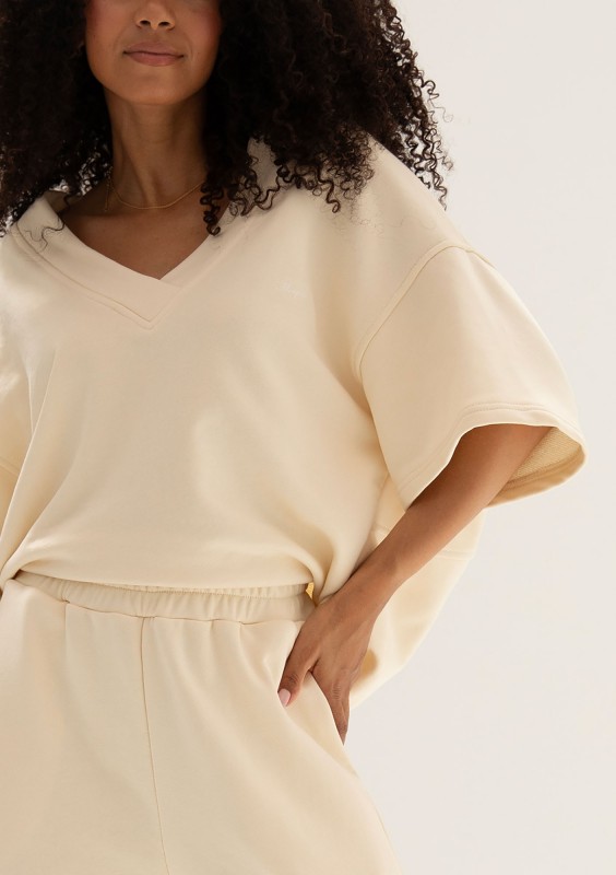 Cozy Flow - Creamy oversized cotton v-neck sweatshirt