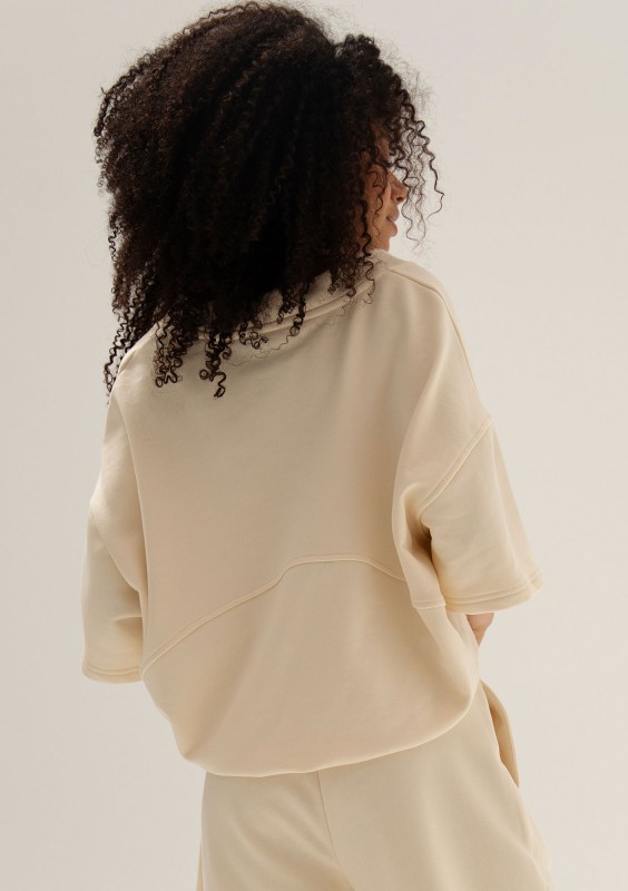 Cozy Flow - Creamy oversized cotton v-neck sweatshirt