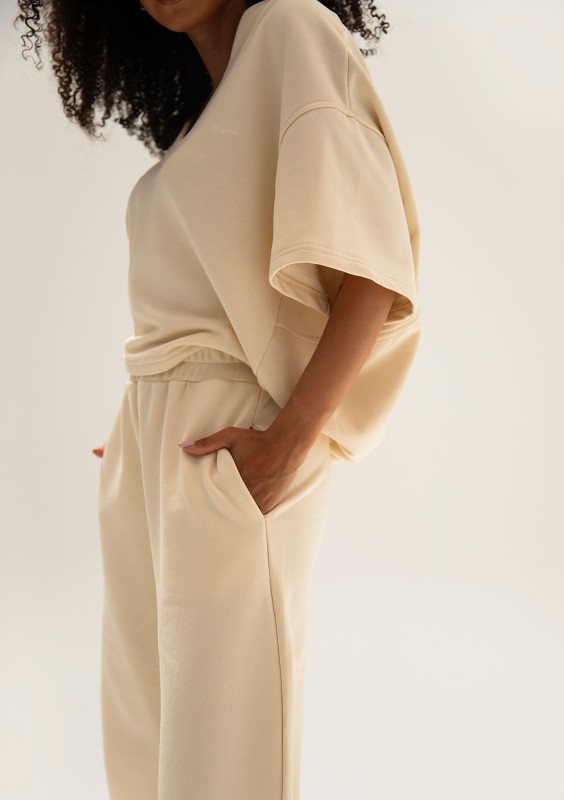 Cozy Flow - Creamy oversized cotton v-neck sweatshirt