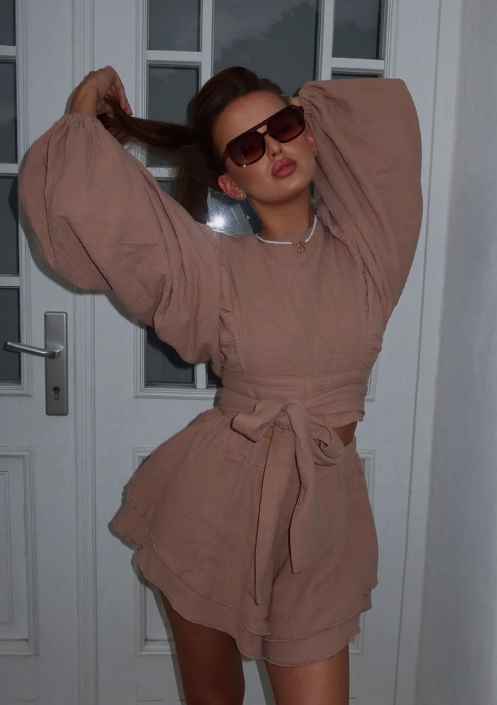 Capri - Beige muslin frilled shorts