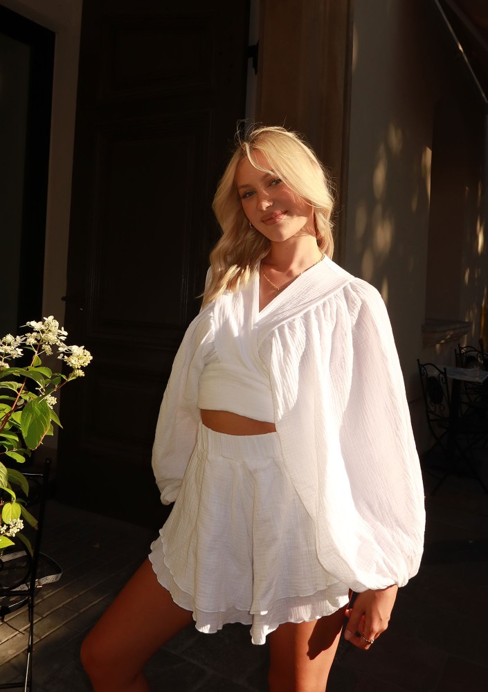 Capri - White muslin frilled shorts