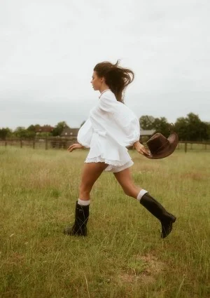 Capri - White muslin frilled shorts