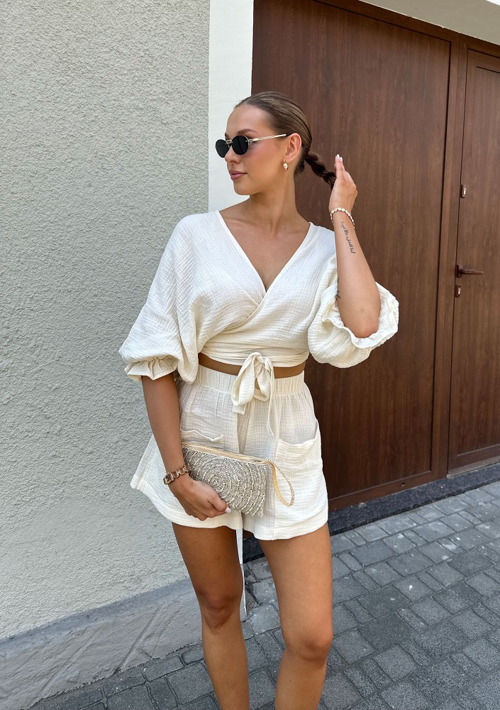 Omazi - Creamy white muslin shorts