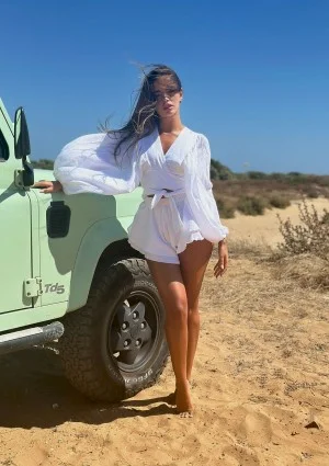 Capri - White muslin frilled shorts