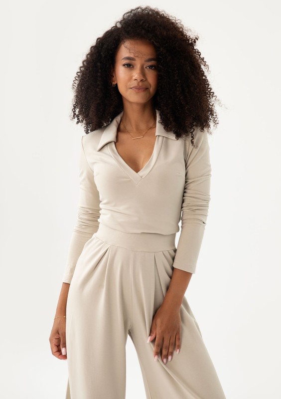 Loren - Beige V-necked top