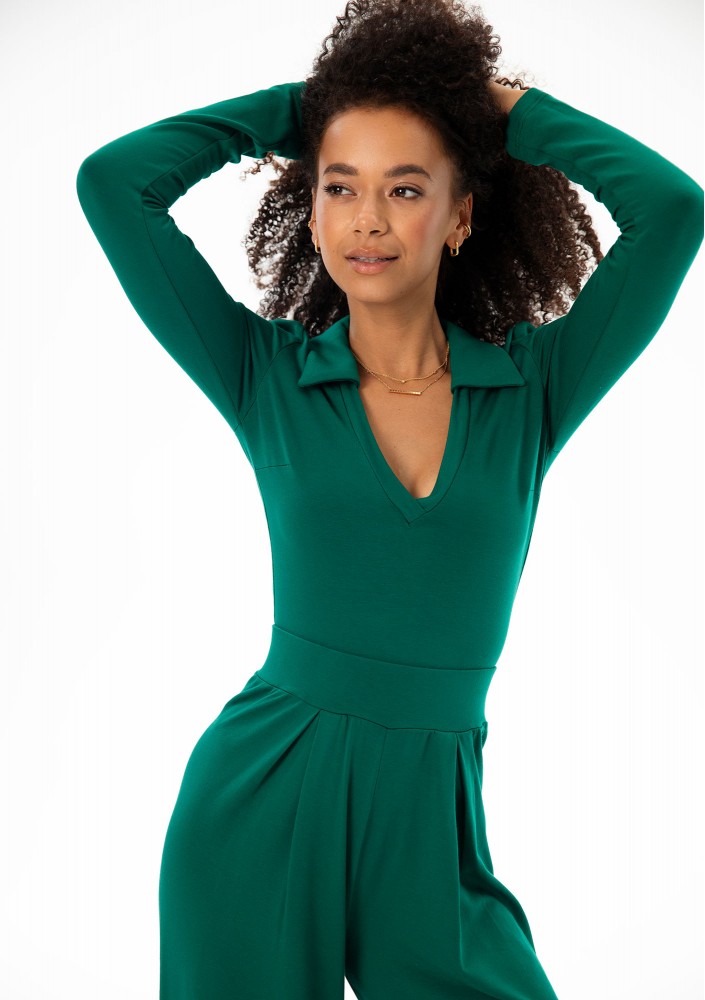Loren - Green V-necked top