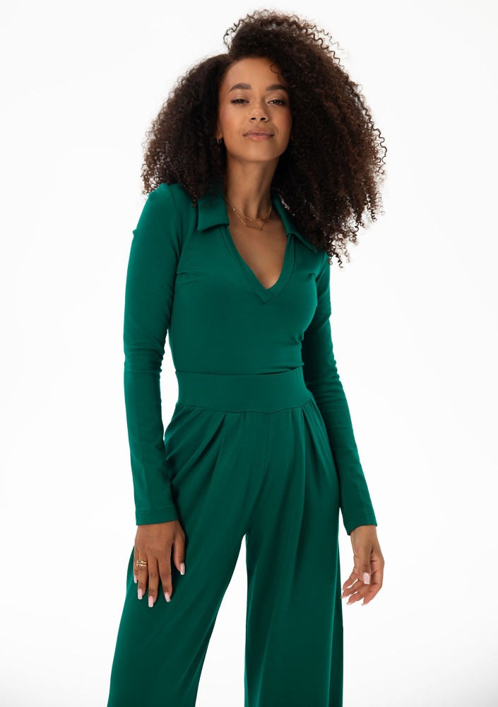 Loren - Green V-necked top