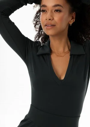 Loren - Black V-necked top