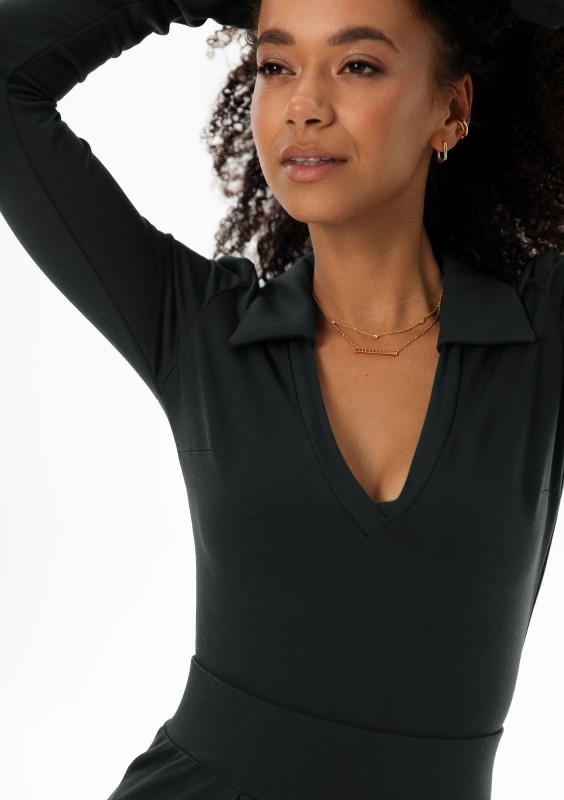 Loren - Black V-necked top