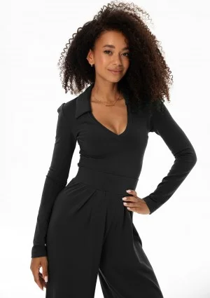 Loren - Black V-necked top