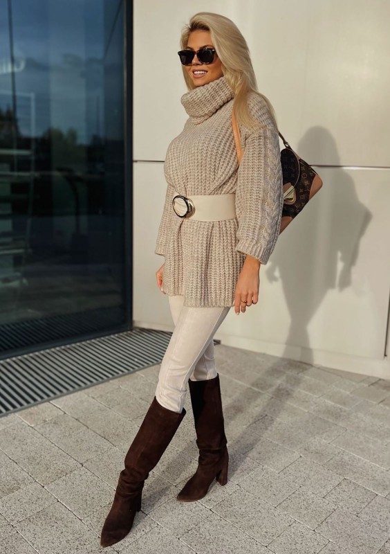 Ingrid - Loose beige turtleneck sweater