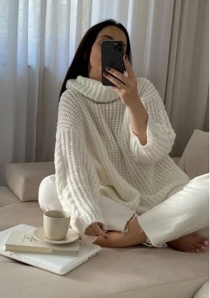 Ingrid - Loose ecru turtleneck sweater