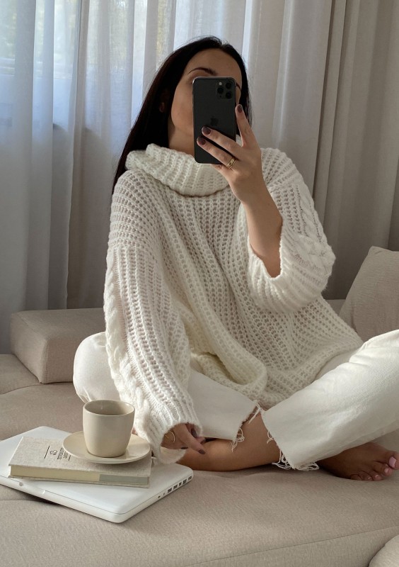 Ingrid - Loose ecru turtleneck sweater