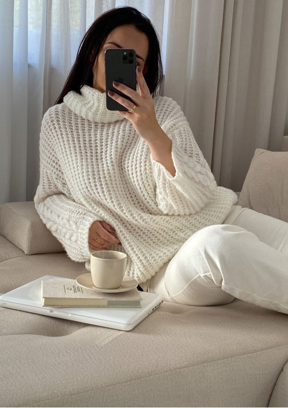Ingrid - Loose ecru turtleneck sweater