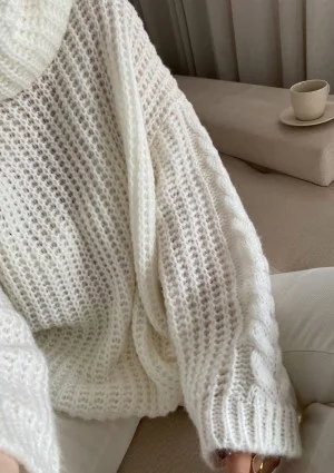 Ingrid - Loose ecru turtleneck sweater