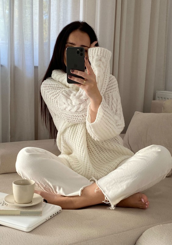 Ingrid - Loose ecru turtleneck sweater