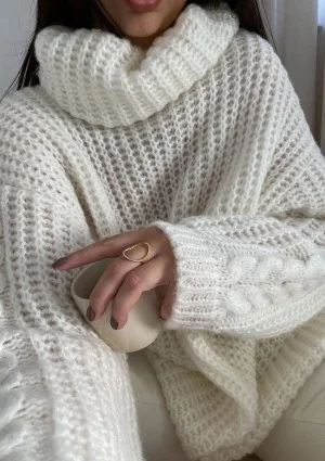 Ingrid - Loose ecru turtleneck sweater
