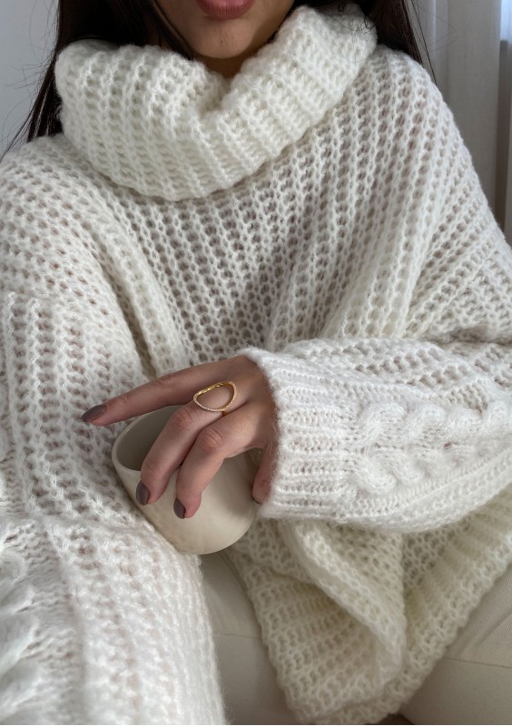 Ingrid - Loose ecru turtleneck sweater