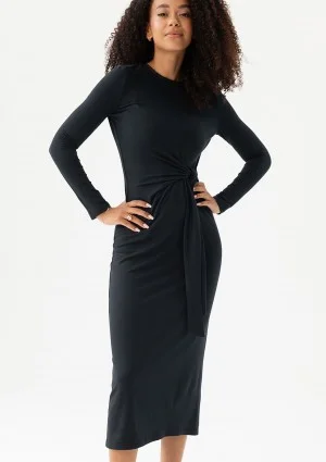 Solene - Dopasowana sukienka midi z wiązaniem na boku Czarna