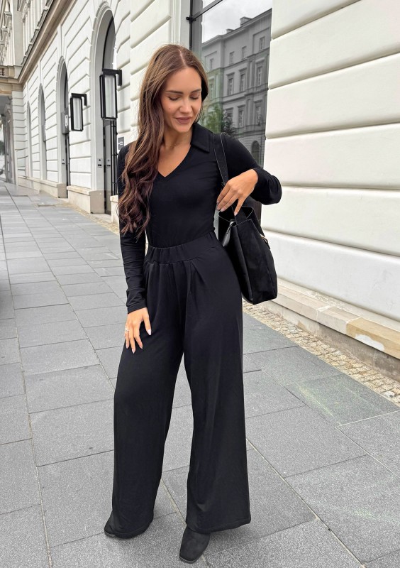 Loren - Black V-necked top