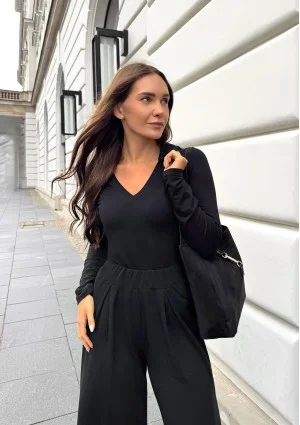 Loren - Black V-necked top