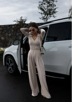 Loren - Beige V-necked top