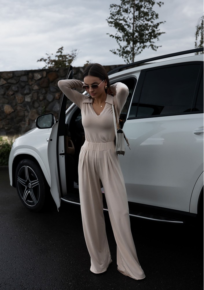 Loren - Beige V-necked top