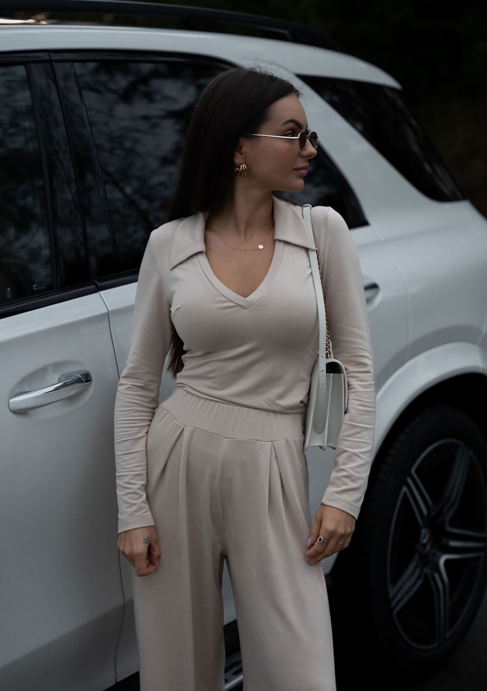 Loren - Beige V-necked top