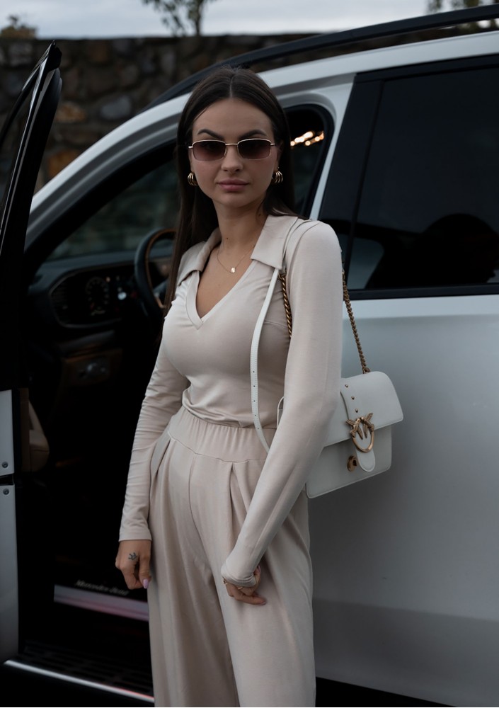 Loren - Beige V-necked top