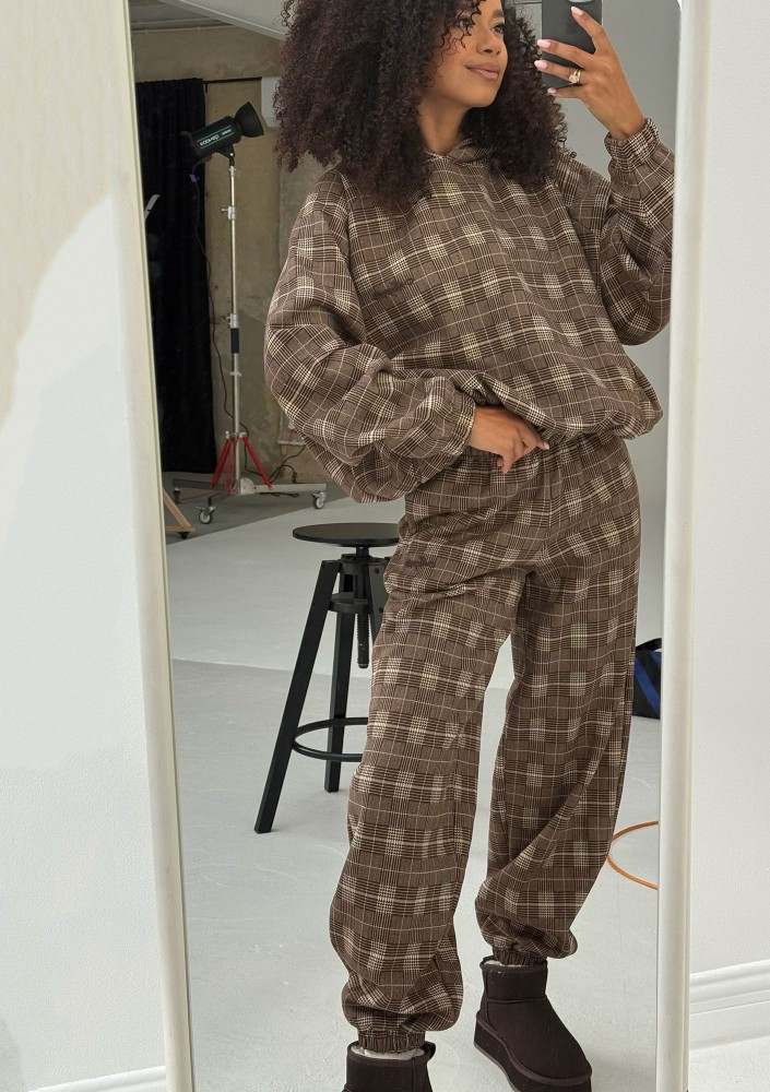 Loom - Brown checked sweatpants