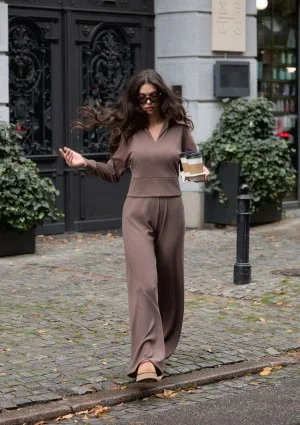 Loungey - Bluza z kołnierzem z wiskozy w prążek Cocoa