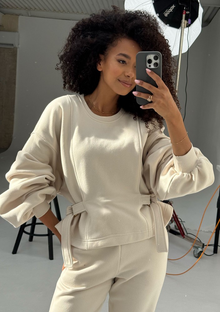 Tied - Modelująca bluza z klamrami na bokach Coconut