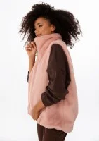 Muffi - Oversize'owy bezrękawnik z futerka Pudrowy