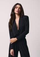 Criss - Black wrap top with elegant shoulder pads