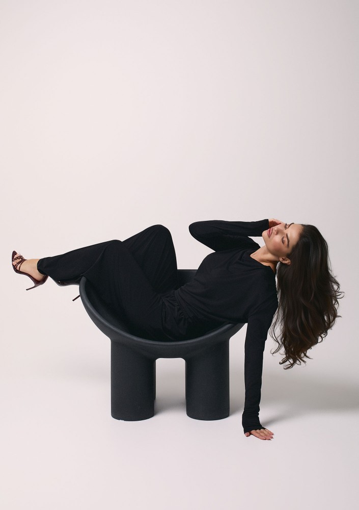 Drape - Black top with elegant shoulder pads