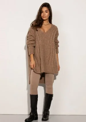 Lofty Long – Długi sweter oversize o grubym splocie z warkoczem Latte