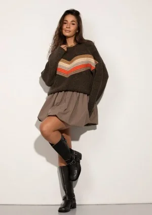 Chevron - Miękki sweter z tonalnym wzorem Taupe